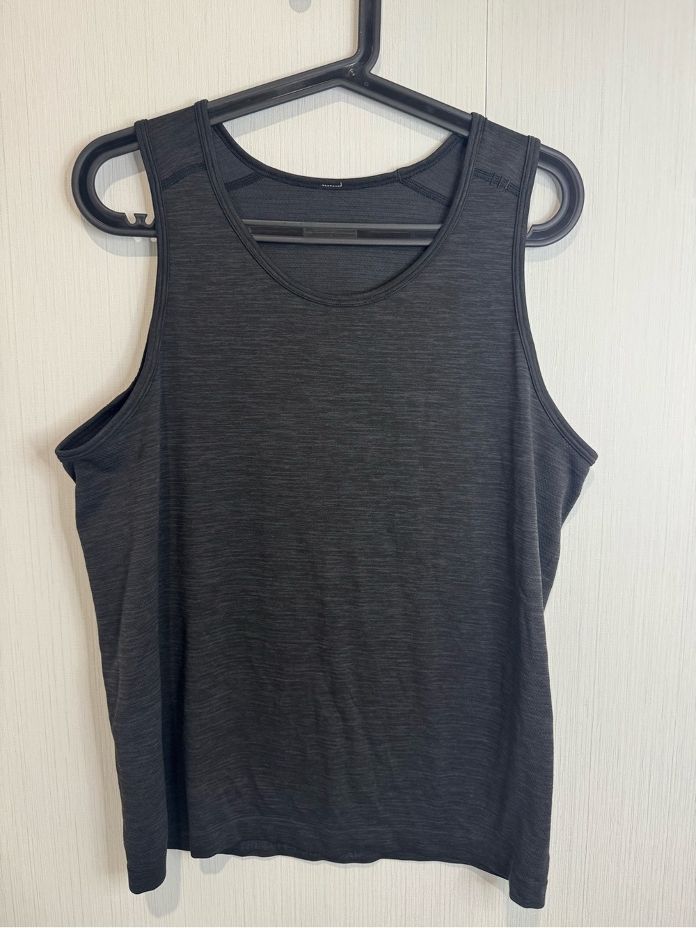 Lululemon Men’s Tank Top. Size Medium. Charcoal Grey Black.